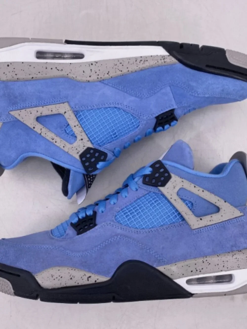 Air Jordan 4 Retro UNIVERSITY BLUE
